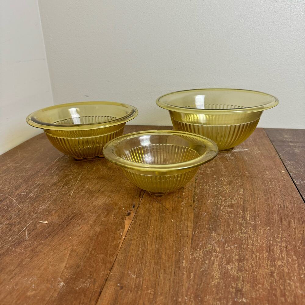 Federal‎ Glass Set of 3 nesting yellow depression era Mixing serving bowls